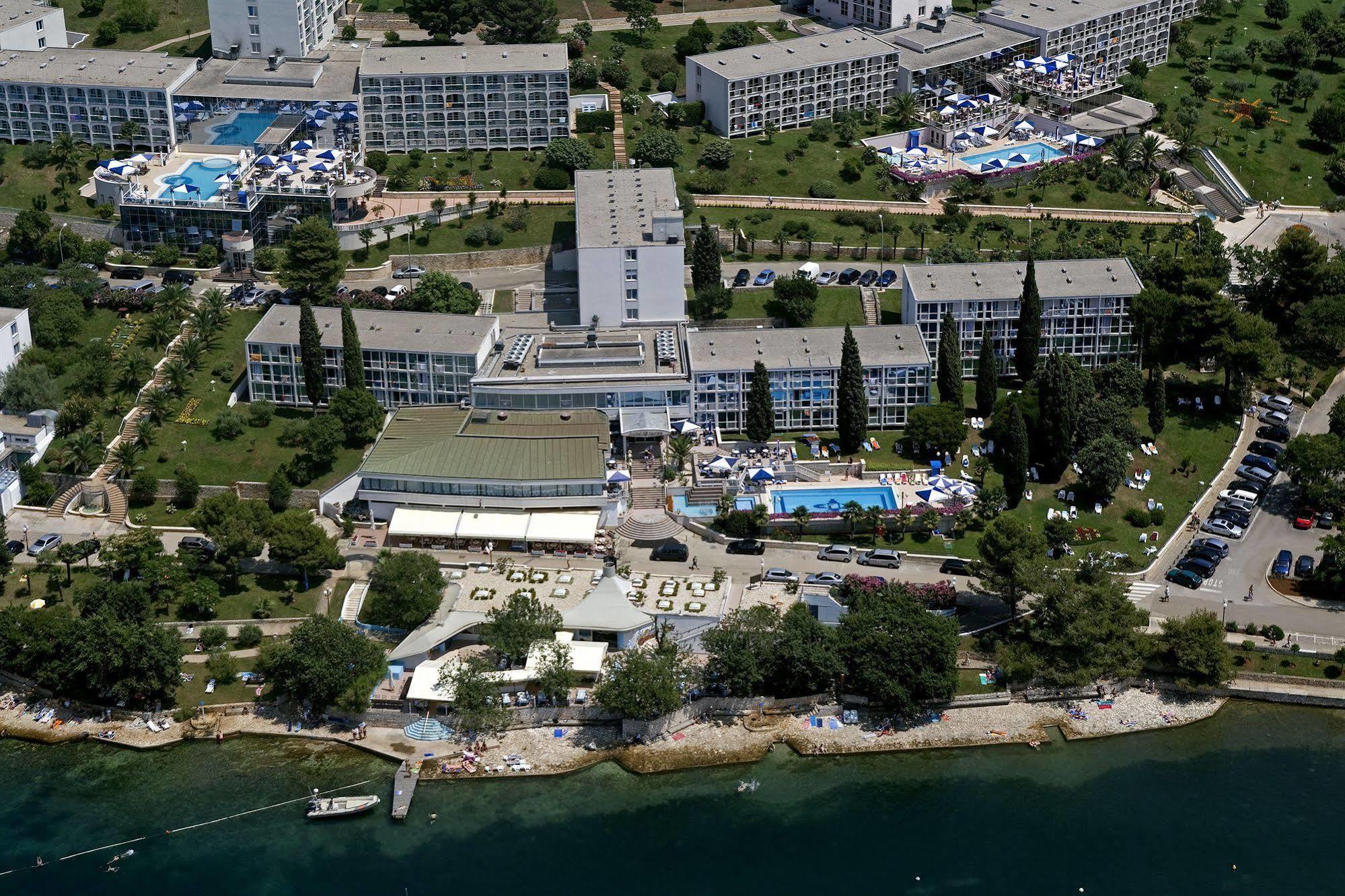Zorna Plava Laguna